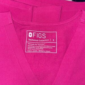 Small pink scrub top one pocket